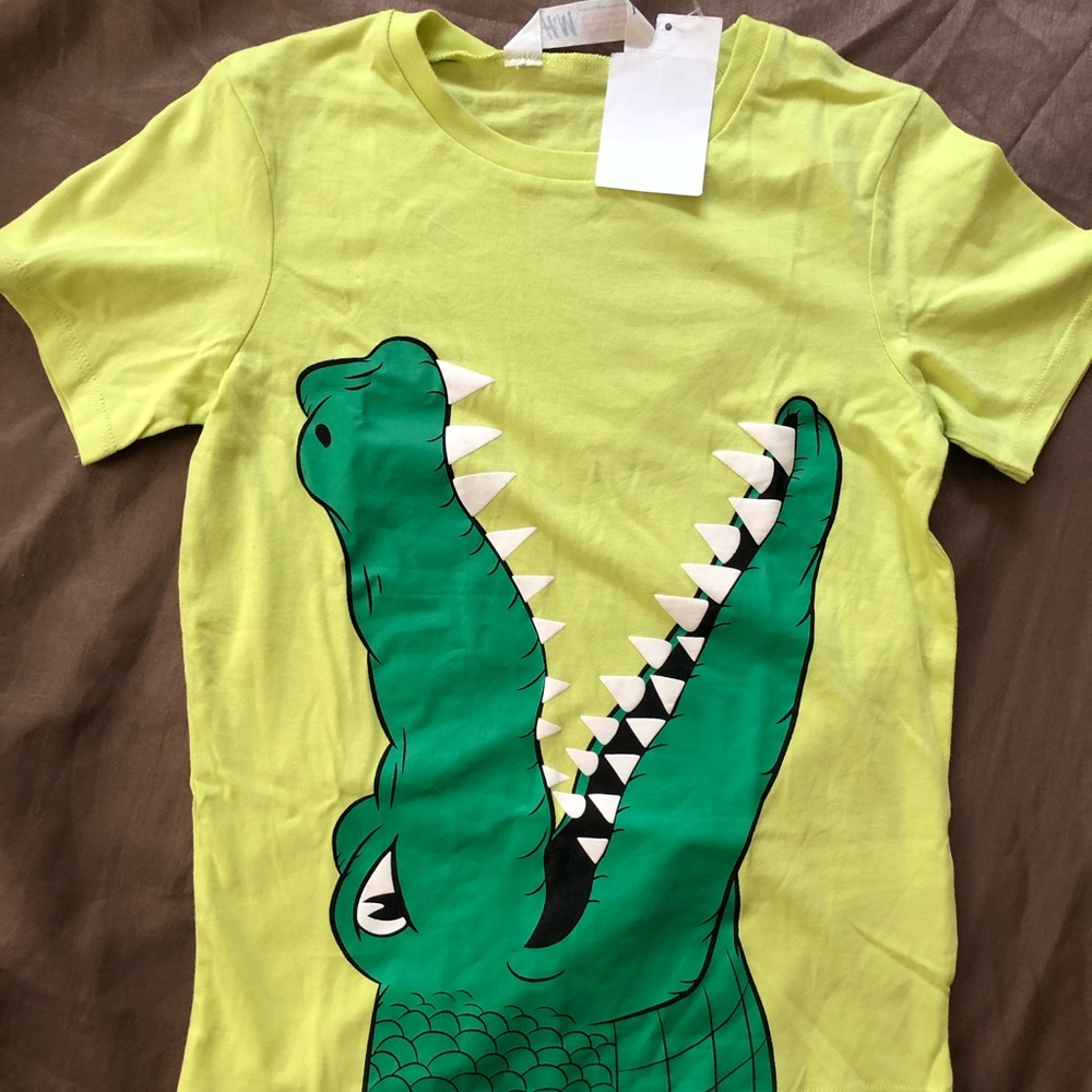 New H&M M kid shirt size 4-6 years old